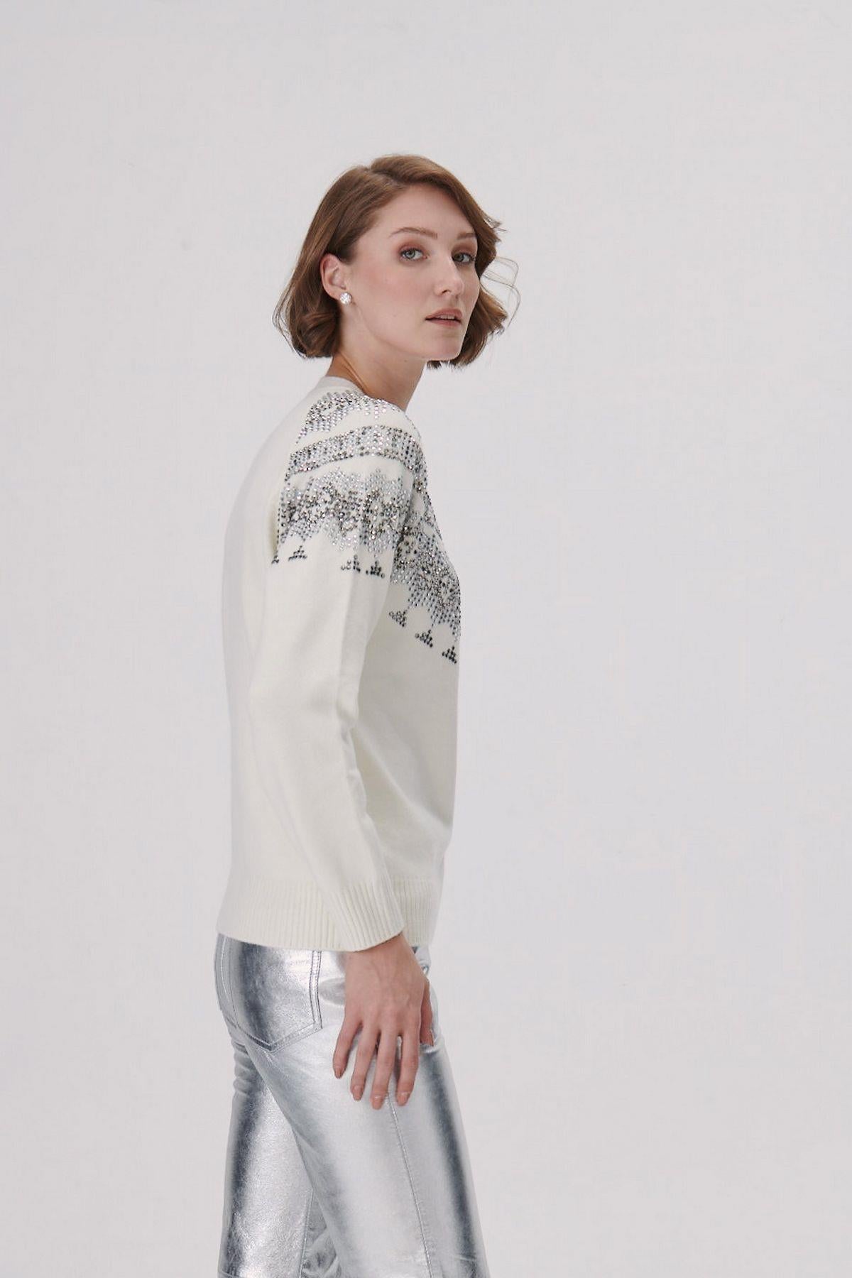 Ecru Knitwear Sweater With Glossy Lithography