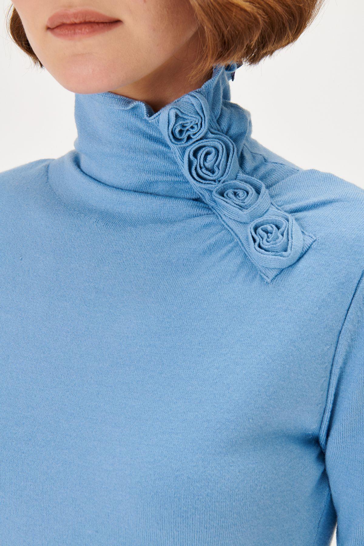 Half Turtleneck Knitwear Sweater with Rose Detail